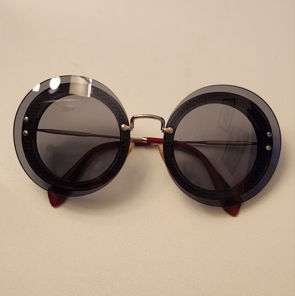 Sunglasses - Picture 2 of 4